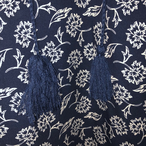 Old navy blouse - Picture 3 of 8